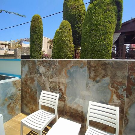 Chariot Apartments Santorini Камарі Екстер'єр фото