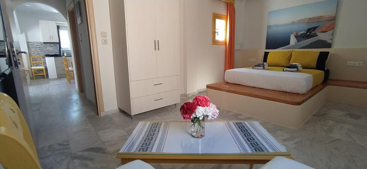 Chariot Apartments Santorini Камарі Номер фото