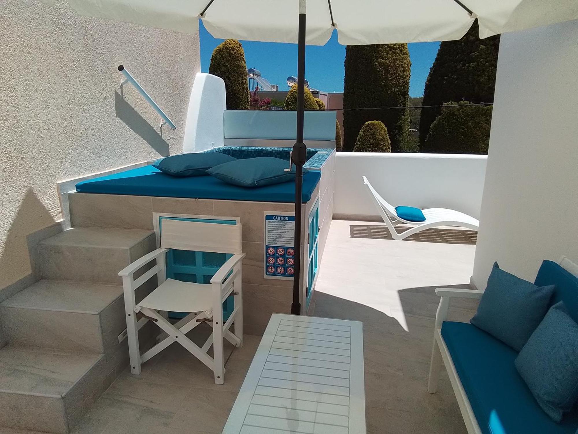 Chariot Apartments Santorini Камарі Екстер'єр фото