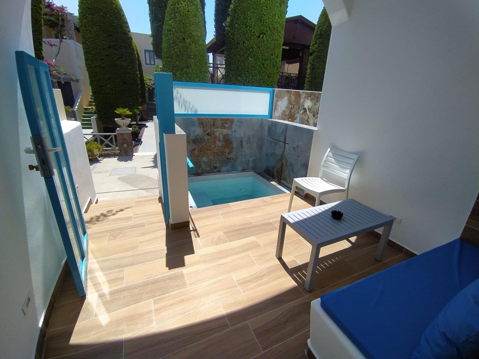 Chariot Apartments Santorini Камарі Екстер'єр фото