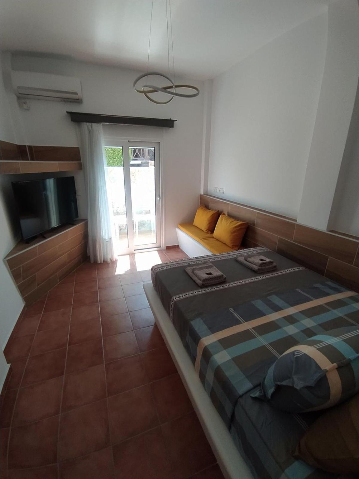 Chariot Apartments Santorini Камарі Екстер'єр фото