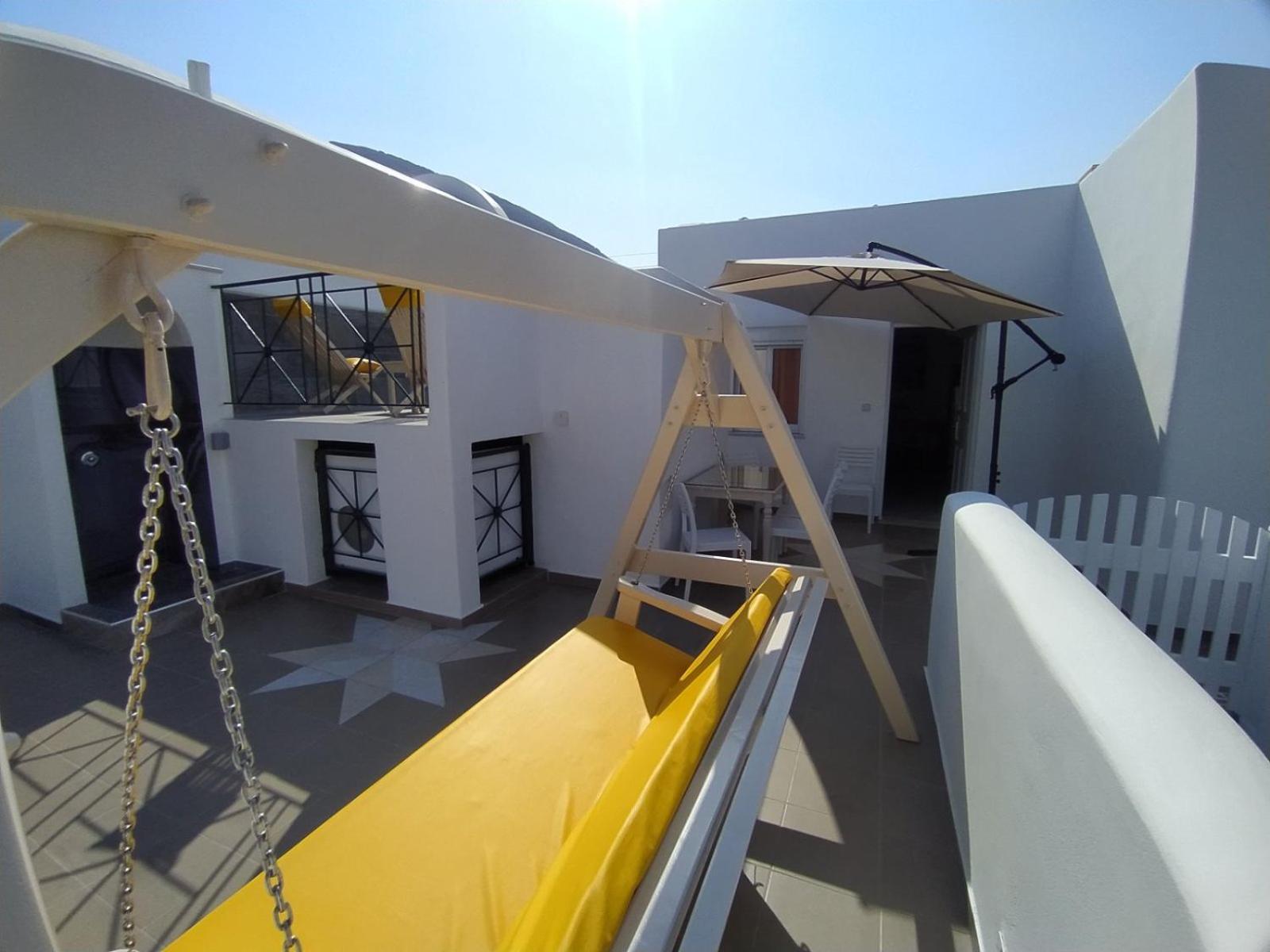 Chariot Apartments Santorini Камарі Екстер'єр фото