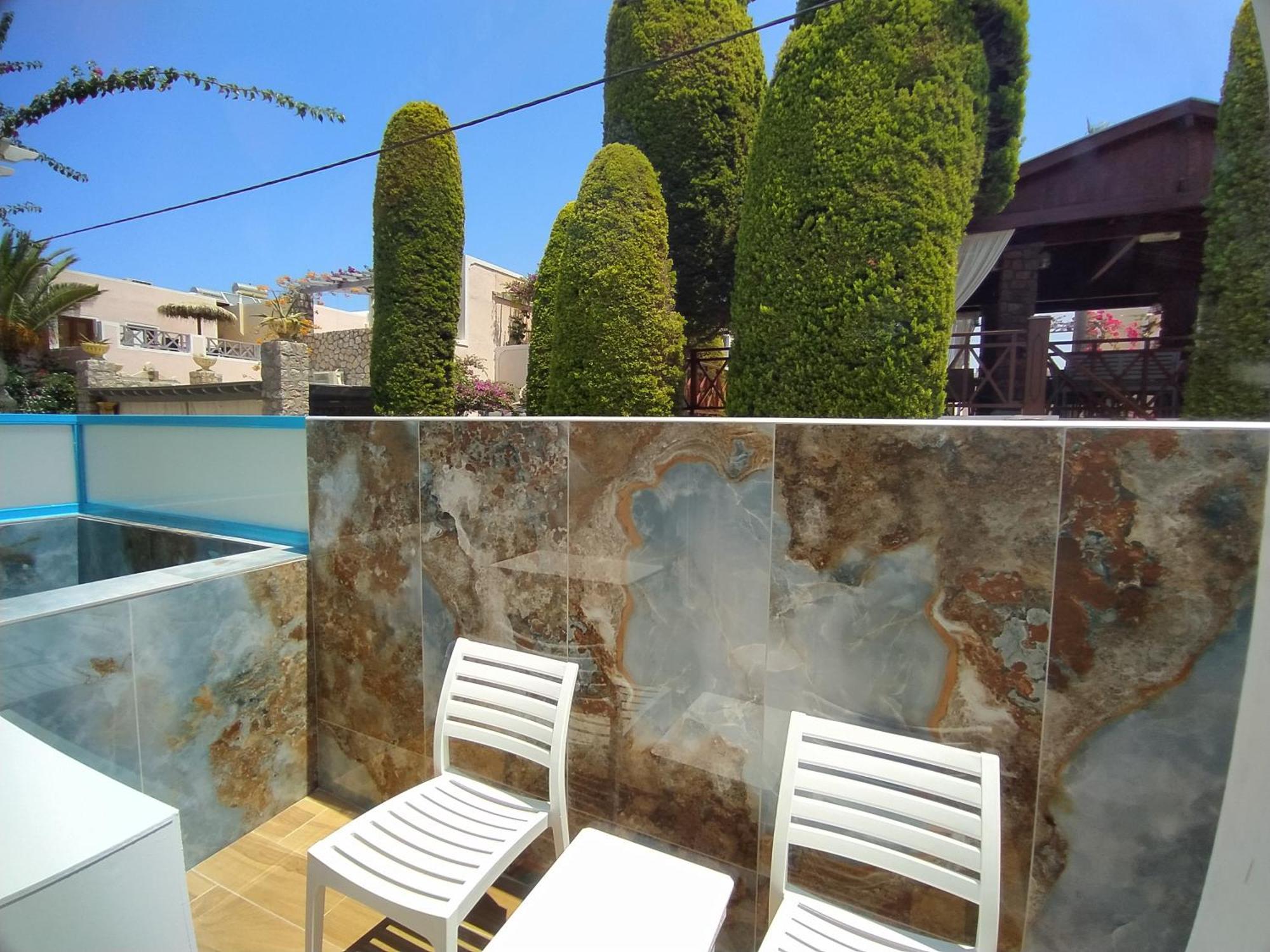 Chariot Apartments Santorini Камарі Екстер'єр фото
